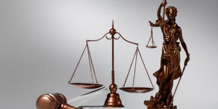 neraca penghakiman gambaharan dari penghakiman di dunia